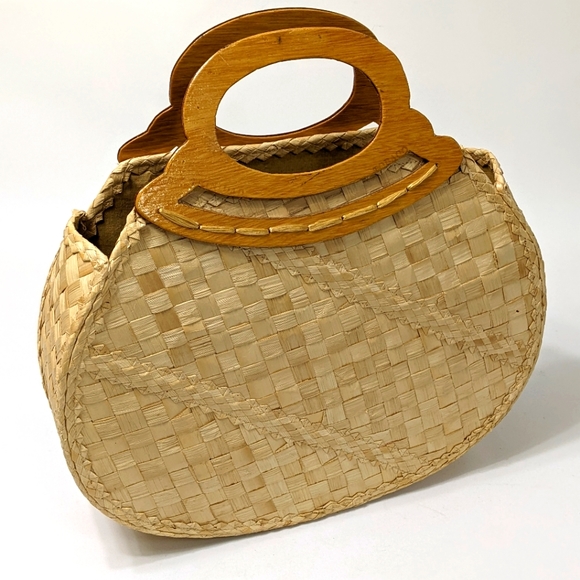 Woven Grass Floral Embroidered Basket Clutch - Picture 7 of 8